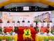 Thứ trưởng Bộ Xây dựng Nguyễn Văn Sinh cùng lãnh đạo các sở, ban, ngành và đơn vị triển khai dự án thực hiện nghi lễ khởi công. Ảnh: Keppel