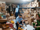 Lực lượng chức năng kiểm tra, thống kê số lượng tại một kho hàng phát hiện số lượng lớn nước hoa giả. 