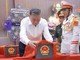 Tổng Bí thư, Chủ tịch nước Tô Lâm thực hiện nghi thức phủ cờ Tổ quốc lên quách hài cốt liệt sĩ tại Công viên Lê Thị Riêng