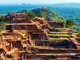Toàn cảnh di tích cung điện cổ trên đỉnh Núi Sư Tử ở Sri Lanka còn tồn tại đến ngày nay. Ảnh: Nguyễn Quang Ngọc