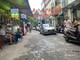 Khu vực ngõ 54 phố Nguyễn Chí Thanh (đoạn giáp với Bệnh viện Nhi Trung ương), vẫn tồn tại tình trạng hàng quán lấn chiếm vỉa hè, lòng đường để kinh doanh và trông giữ xe