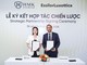 Mr Bakhache Sami - General Director của EssilorLuxottica Việt Nam và bà Hằng Vũ CEO của HMK Eyewear trong buổi lễ ký kết.