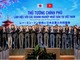 Thủ tướng Lê Minh Hưng chụp ảnh lưu niệm cùng các đại biểu.