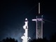 Tên lửa đẩy Falcon 9 của Tập đoàn SpaceX mang theo tàu vũ trụ Dragon rời khỏi bệ phóng tại Trung tâm vũ trụ Kennedy ở Florida, Mỹ. (Ảnh: THX/TTXVN)