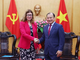 Phó Giám đốc Thường trực Học viện Chính trị quốc gia Hồ Chí Minh Lê Hải Bình tiếp bà Silvia Danailov, Trưởng Đại diện Quỹ Nhi đồng Liên hợp quốc tại Việt Nam. (Ảnh: Văn Điệp/TTXVN)