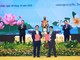Ông Nguyễn Ngọc Nghị, Phó Tổng Giám đốc T&T Group, Chủ tịch CTCP Tập đoàn Năng lượng T&T (bên trái) và ông Phan Văn Sơn, Giám đốc Công ty Đầu tư và thương mại Vinacom trao biên bản ghi nhớ về hợp tác phát triển Dự án điện gió Savan 2. Ảnh: Dương Giang 