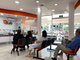 Người dân thực hiện xét nghiệm y tế tại Phòng xét nghiệm phân tích lâm sàng và chẩn đoán hình ảnh OLAB (OLAB Diagnósticos Médicos) ở thủ đô Mexico City.