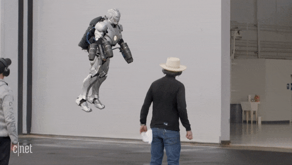 Đã có trang phục đặc biệt giúp người thường bay lượn như Người Sắt