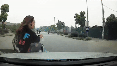 Nữ sinh bị tông văng lên ca pô ôtô khiến tài xế 'đứng tim'