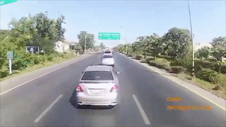 Cảnh ôtô tông loạt 6 xe do tài xế ngủ gật