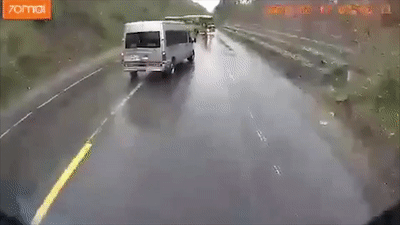 Khoảnh khắc xe giường nằm gây tai nạn liên hoàn ở Huế