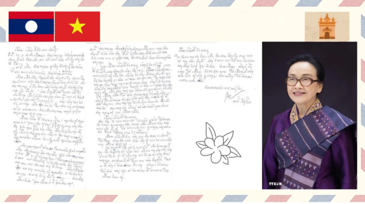 Lá thư của bà Naly Sisoulith, Phu nhân Tổng Bí thư, Chủ tịch nước Lào Thongloun Sisoulith. Ảnh: Đỗ Bá Thành/TTXVN