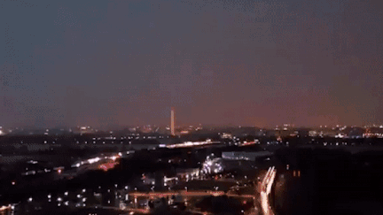 Tia sét lớn đánh trúng Tượng đài Washington, nhiều người trọng thương