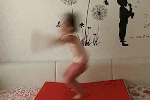 Bé gái nhào lộn 80 lần trong 1 phút