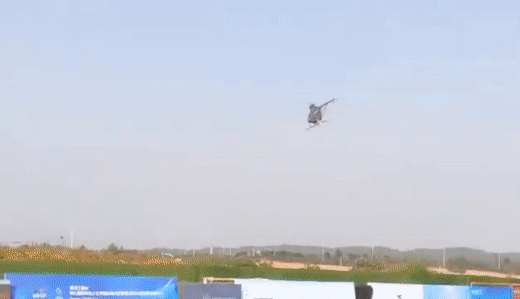 Trực thăng không người lái lao thẳng xuống đất ở Trung Quốc