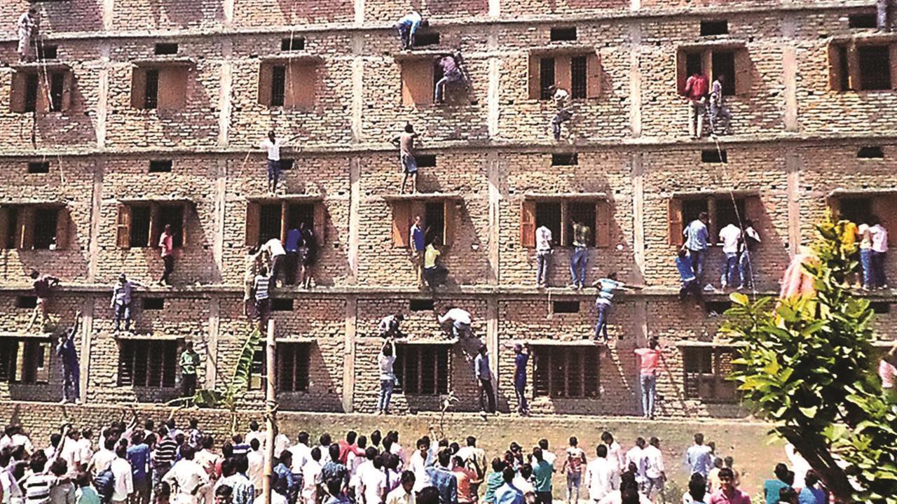 Gian lận thi cử không 'chừa' quốc gia nào