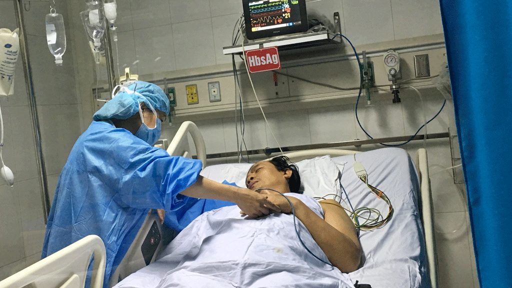 Hai bệnh nhân được cấy ghép gan thành công từ một người hiến tặng ảnh 1