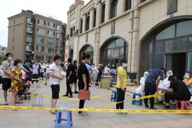 Trung Quốc bùng phát dịch COVID-19 tại Tân Cương