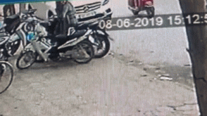 Tên trộm bẻ khóa, cuỗm xe SH chưa đến 2 giây