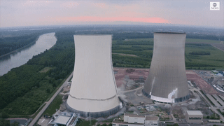 Cận cảnh phá dỡ nhà máy điện hạt nhân ở Đức