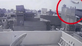 Khoảnh khắc cuối cùng trước khi máy bay Pakistan lao xuống mặt đất