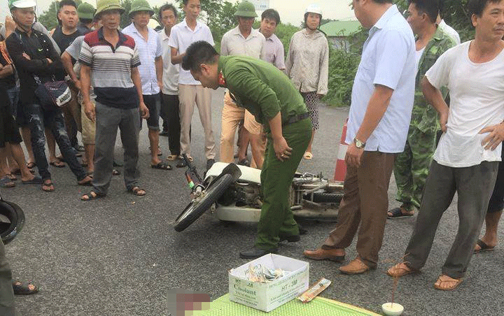 Tông vào đuôi xe kéo tự chế, nam thanh niên tử vong trên đường đi làm ảnh 2