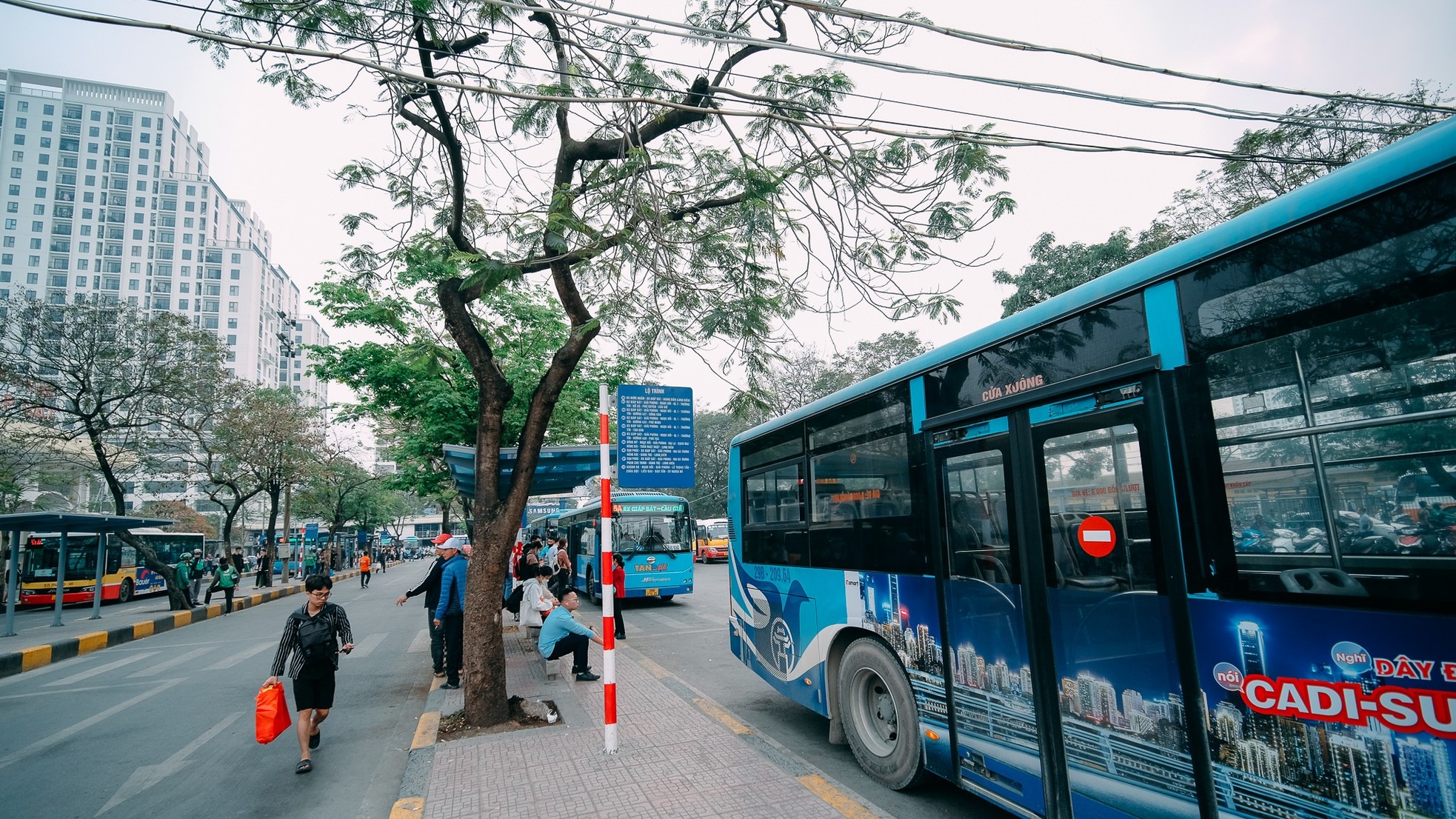 Bước chuyển mình của giao thông công cộng Hà Nội - Bài 2: Yêu Hà Nội từ những chuyến "phượt buýt" ảnh 3