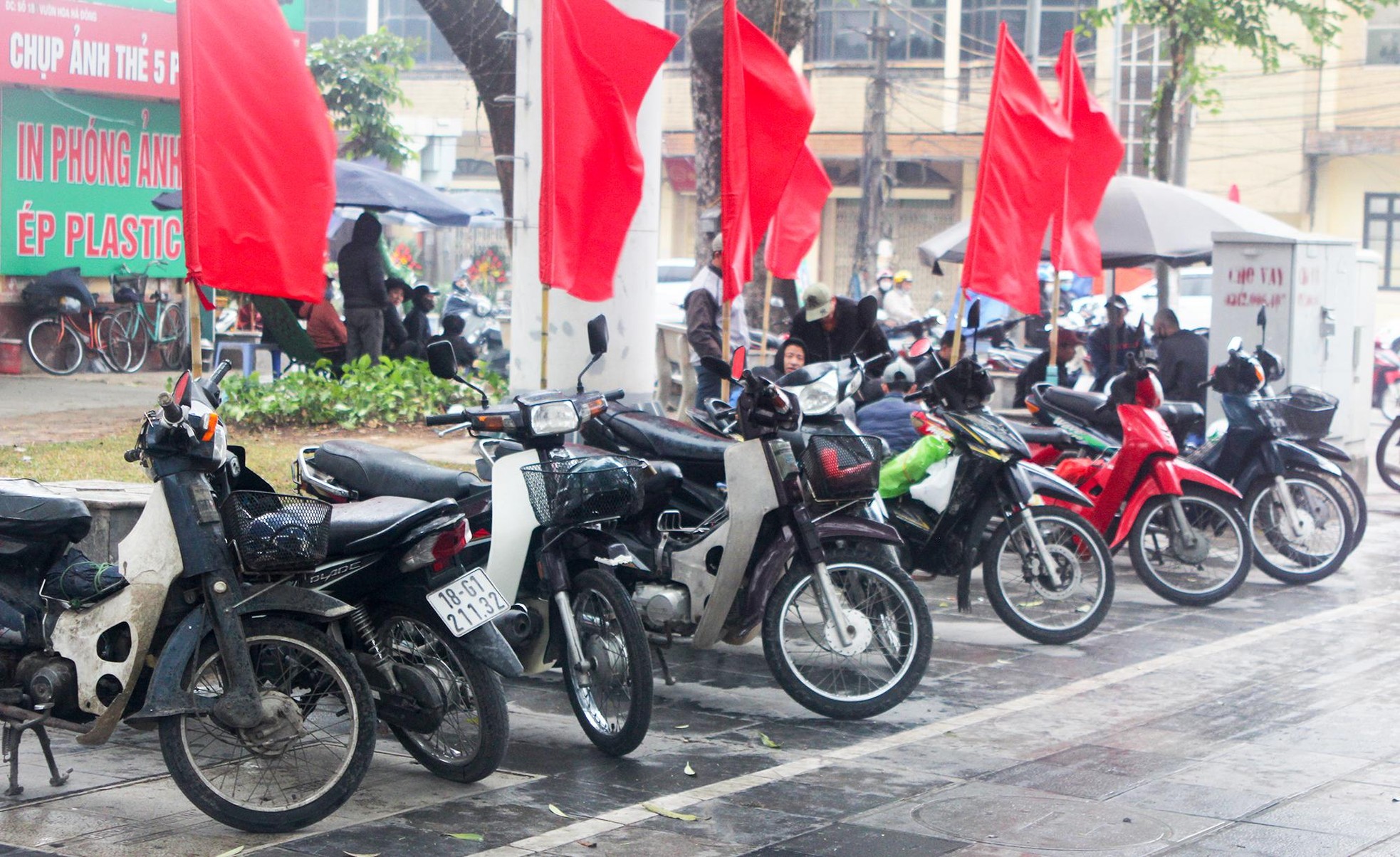 Đìu hiu những mảnh chợ người cuối năm ảnh 1