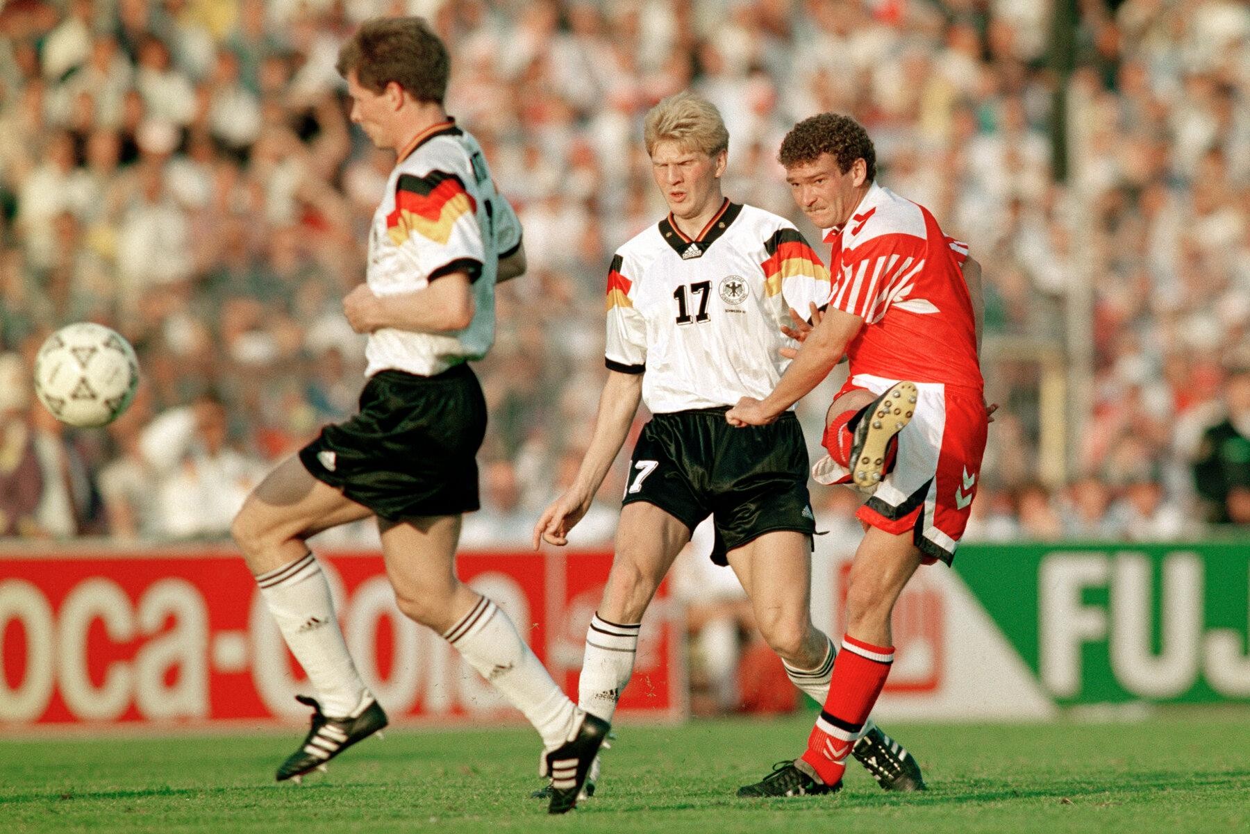 Những khoảnh khắc chấn động lịch sử Euro ảnh 2