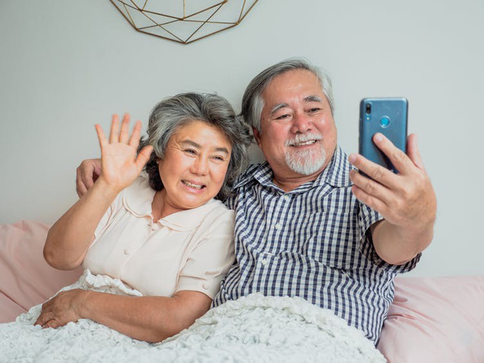 Công nghệ góp phần 'săn sóc' lão niên ảnh 1