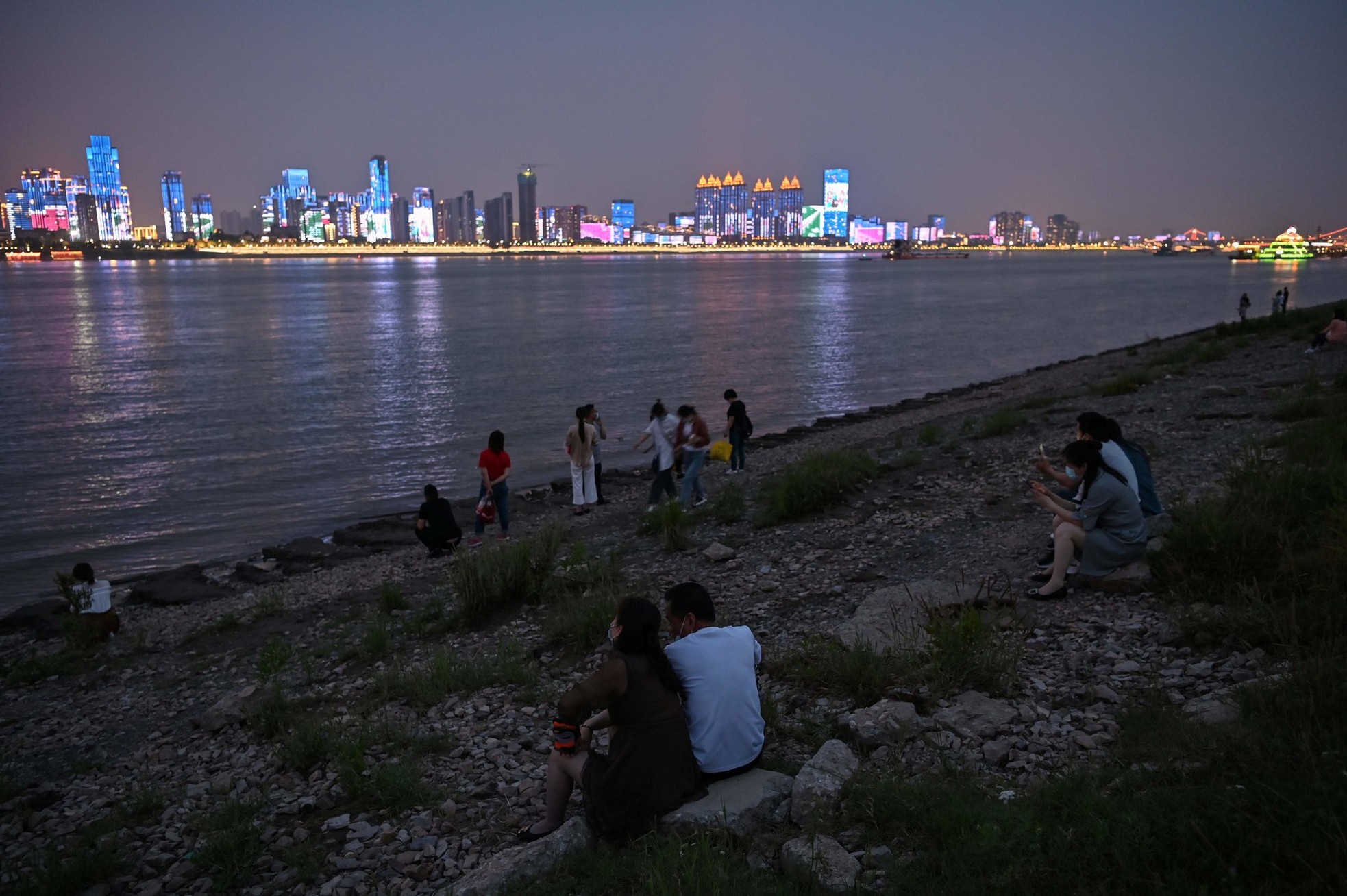 Hy vọng, sợ hãi và đau buồn: Vũ Hán sau khi dỡ bỏ lệnh phong tỏa ảnh 12