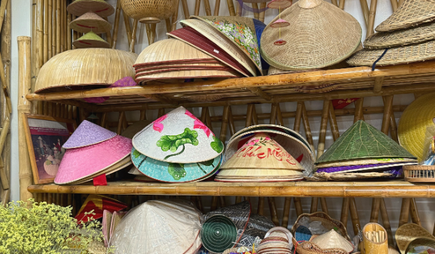 Làng Chuông: Sáng tạo trên vành nón cũ ảnh 6