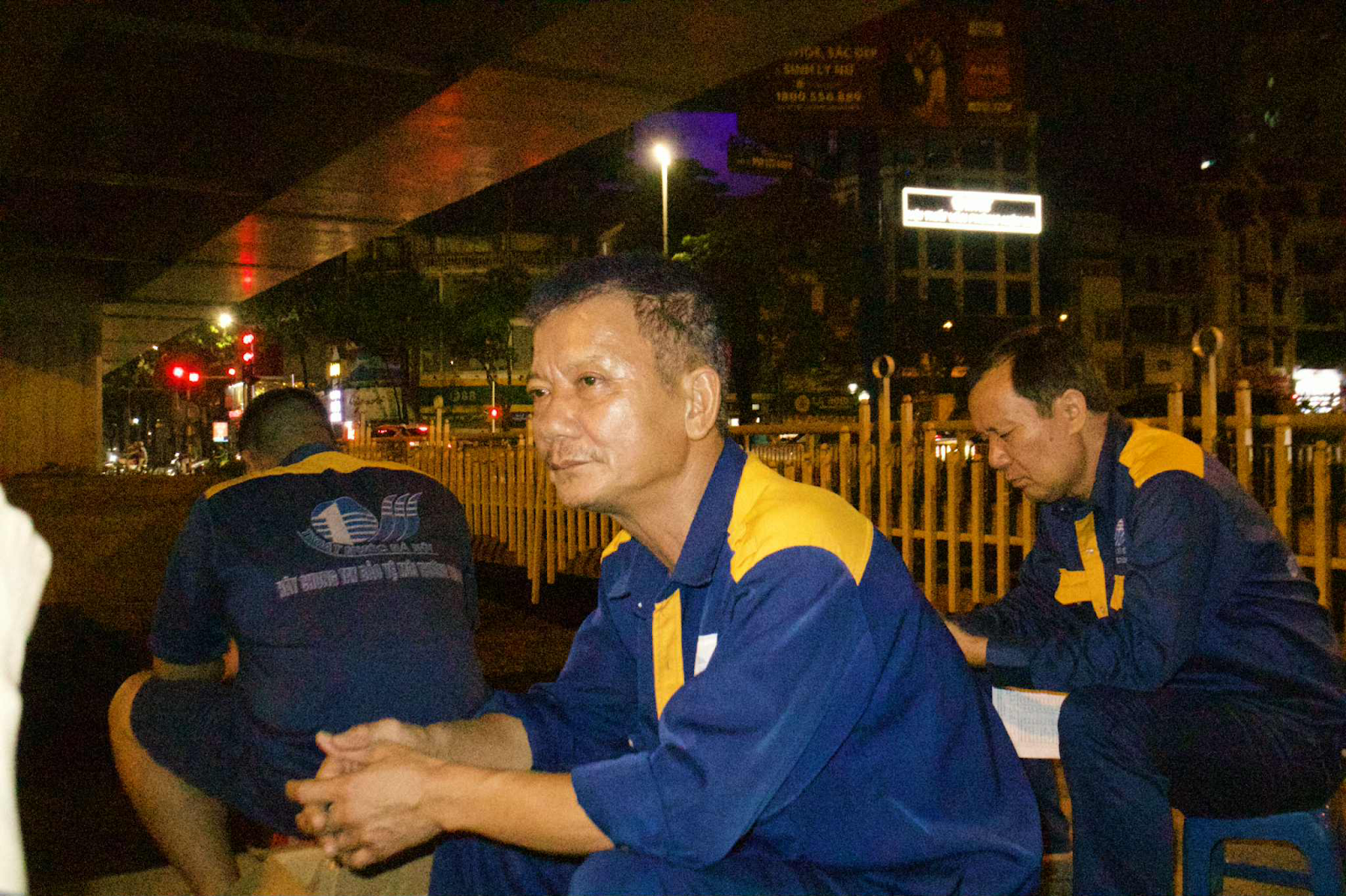 Dưới lòng đường phố thị ảnh 3