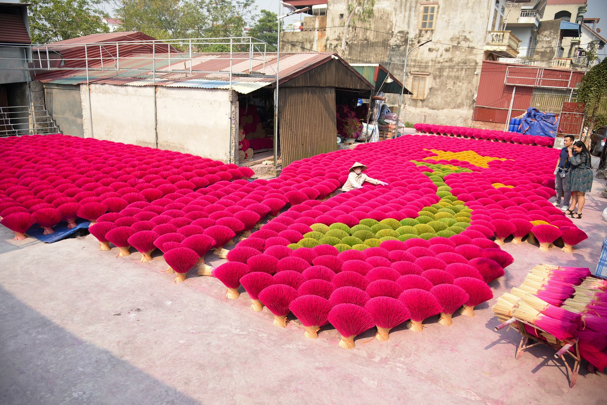 Lạc vào xứ sở rộn sắc màu ở làng hương Quảng Phú Cầu ảnh 5