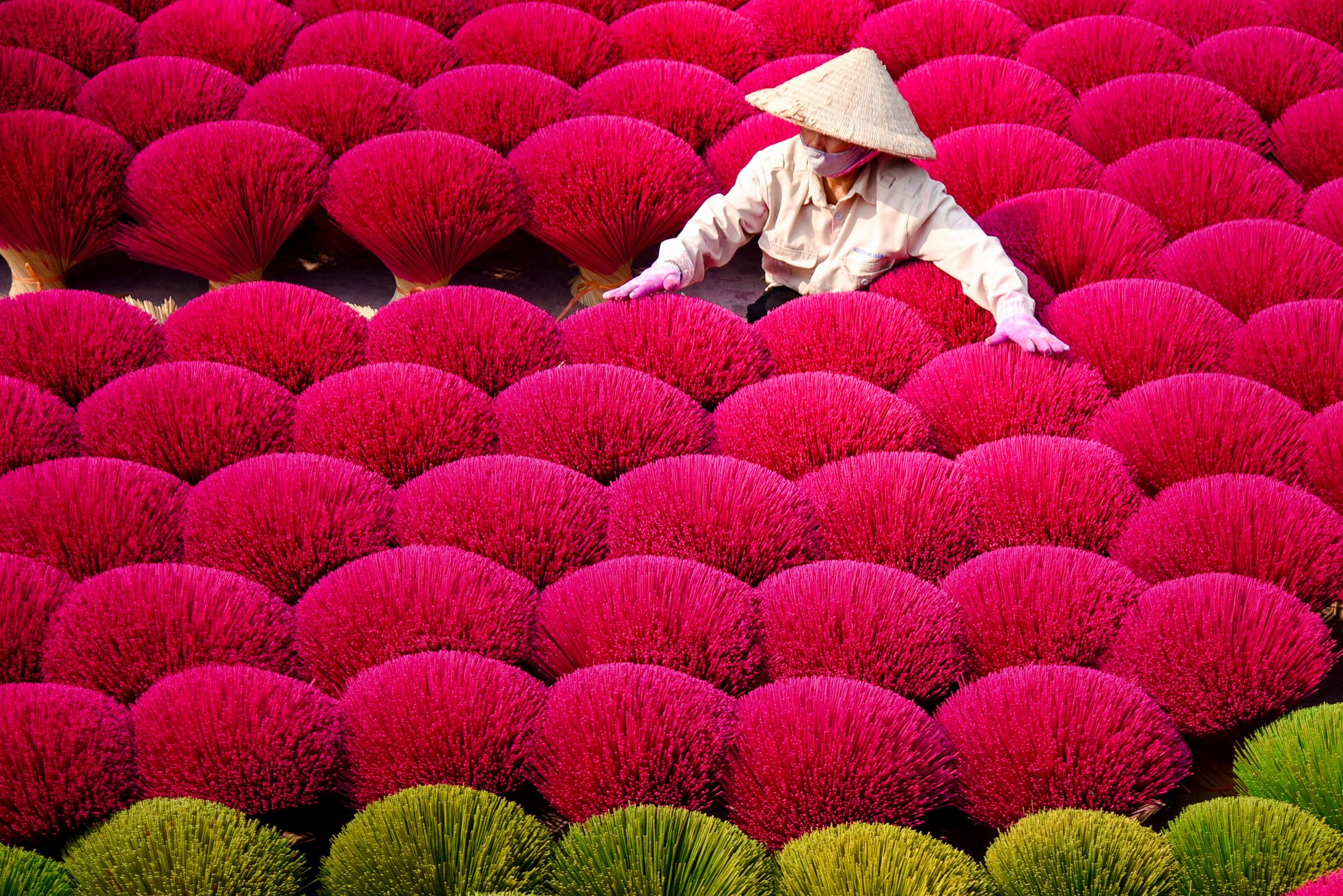 Lạc vào xứ sở rộn sắc màu ở làng hương Quảng Phú Cầu ảnh 3