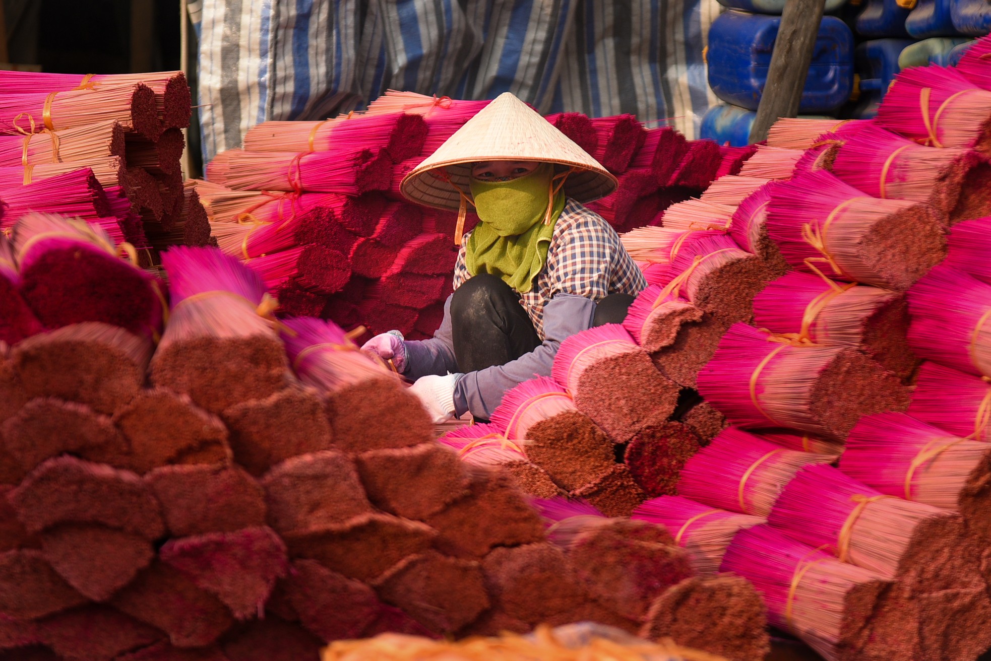 Lạc vào xứ sở rộn sắc màu ở làng hương Quảng Phú Cầu ảnh 14