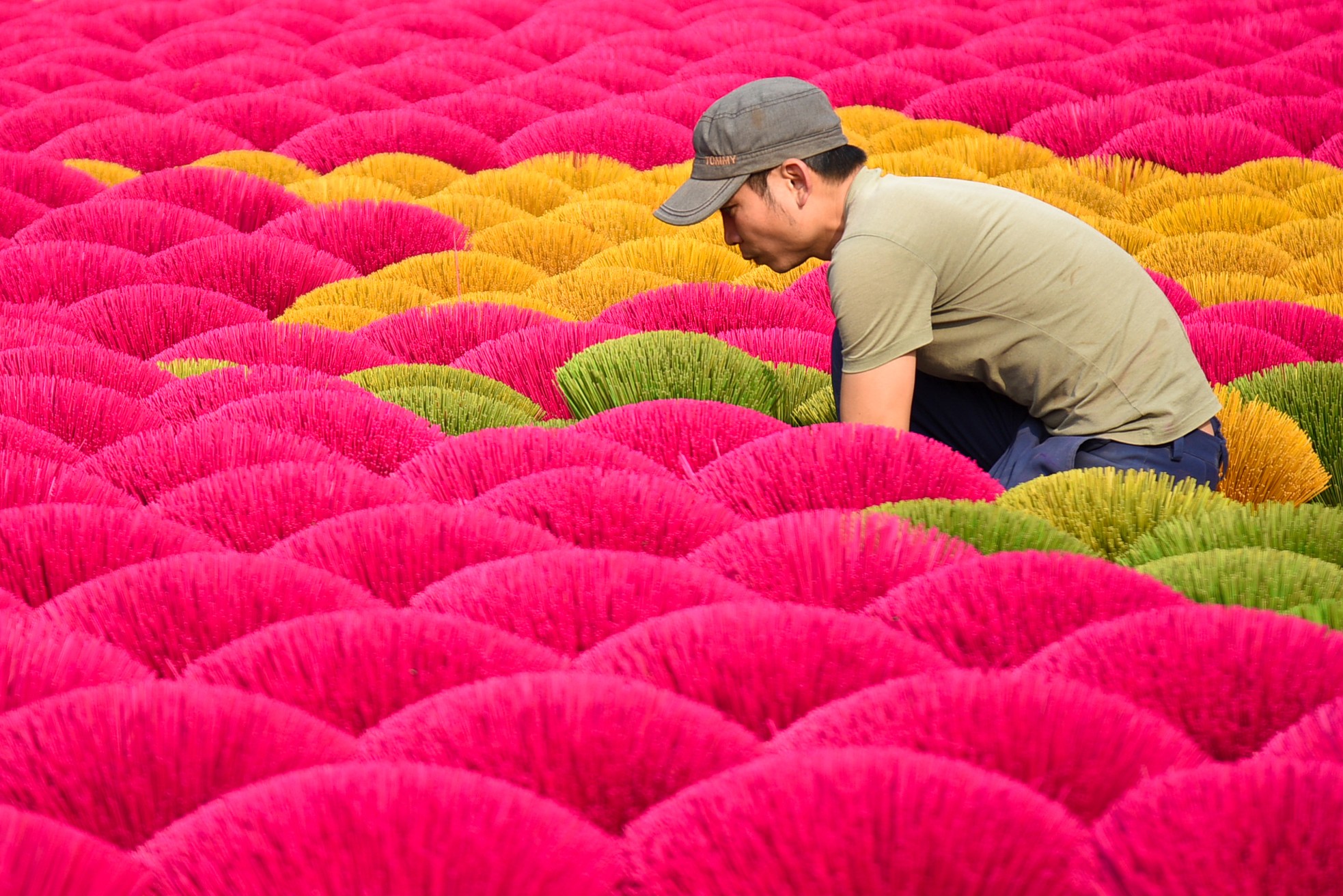 Lạc vào xứ sở rộn sắc màu ở làng hương Quảng Phú Cầu ảnh 10