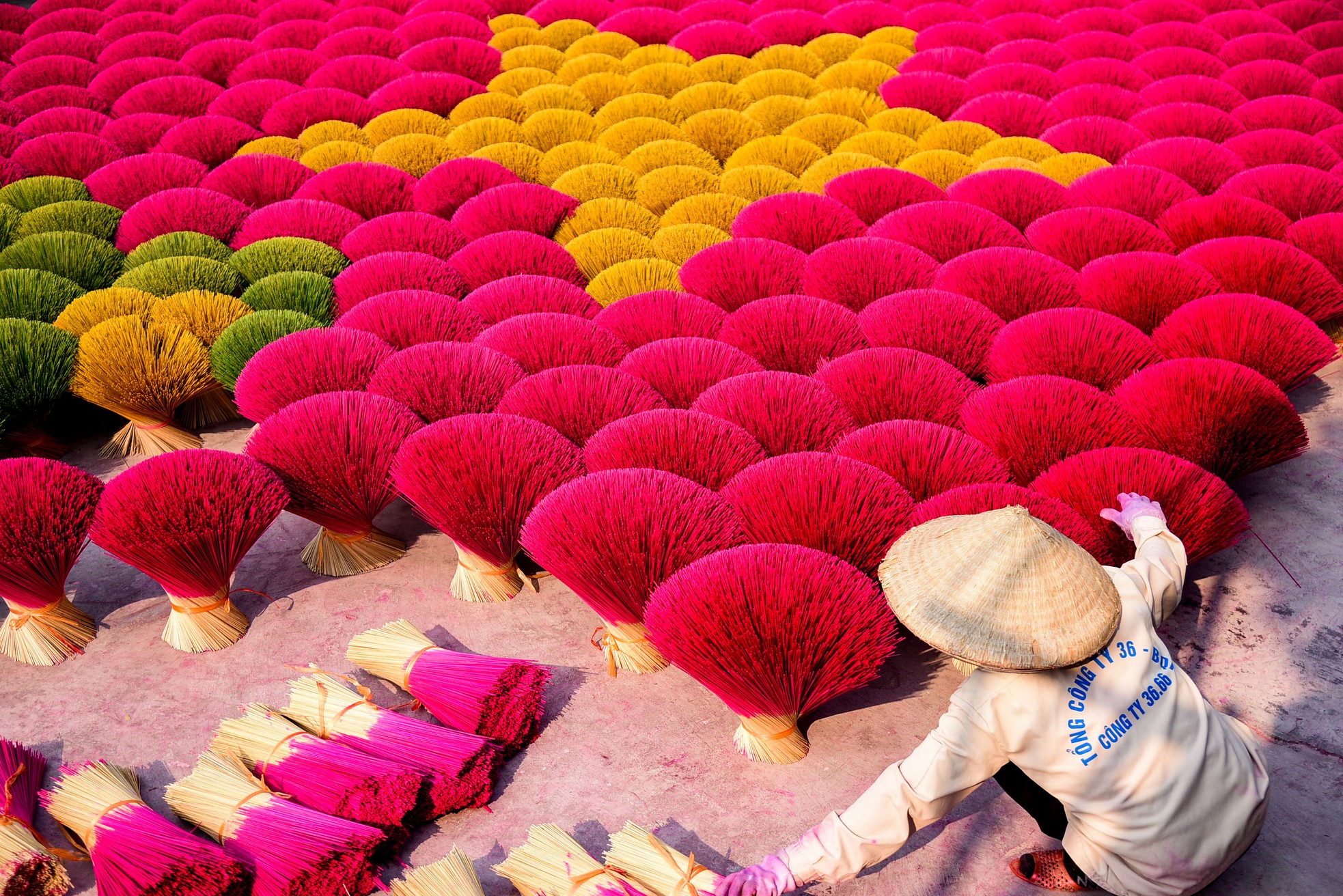 Lạc vào xứ sở rộn sắc màu ở làng hương Quảng Phú Cầu ảnh 9