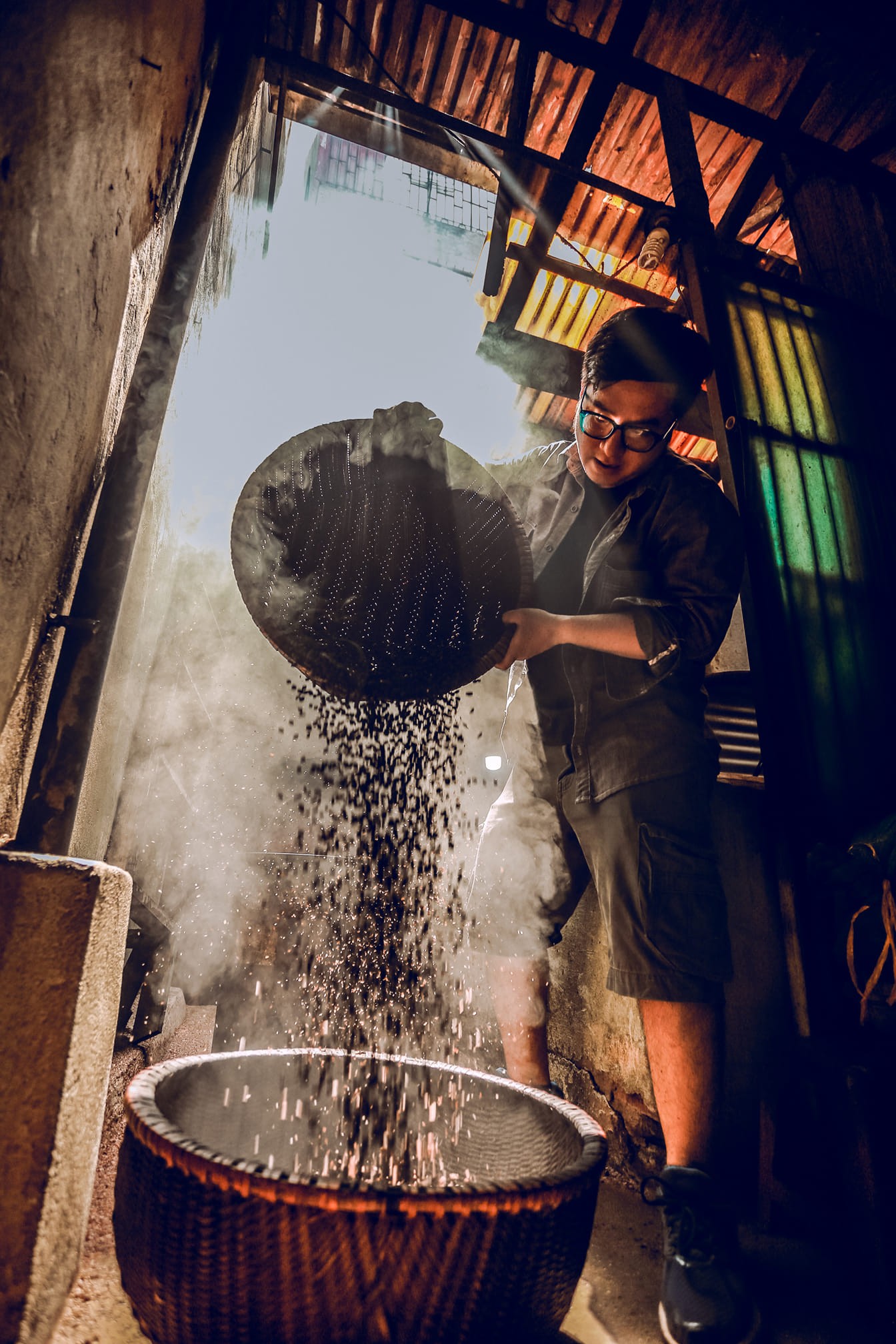 Cà phê rang củi giữa lòng Hà Nội ảnh 5