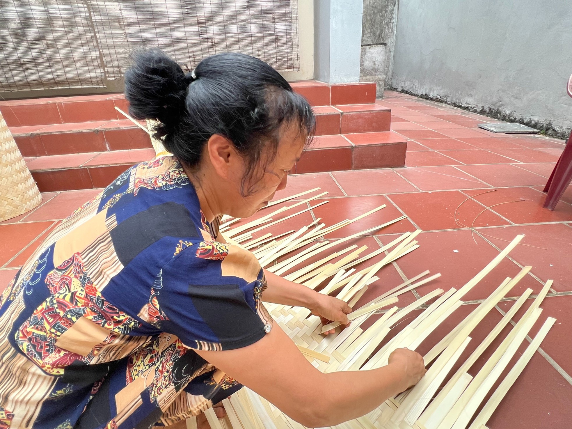 Phụ nữ Vân Thị cố giữ nghề đan cót ảnh 2