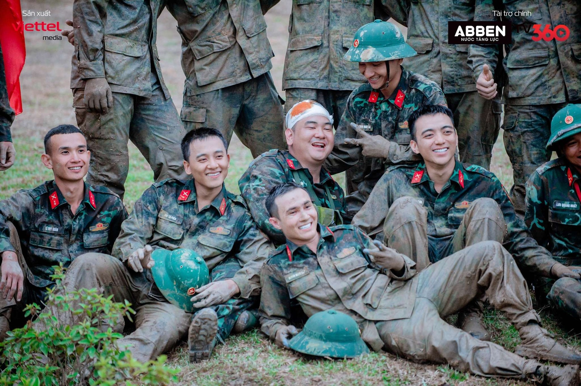 Khi nghệ sĩ truyền cảm hứng trong màu áo lính ảnh 9
