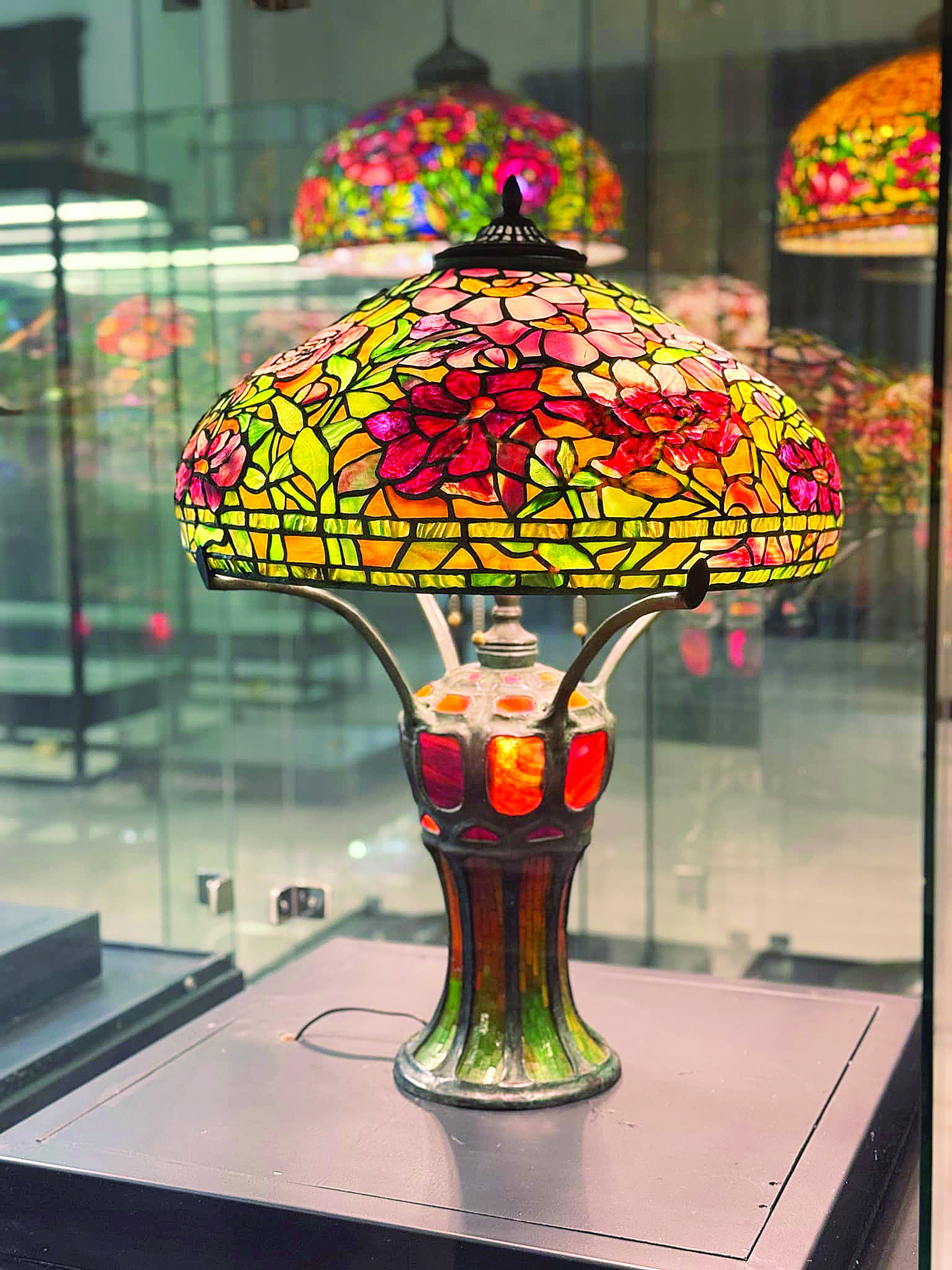 Điểm đến nghệ thuật: Bảo tàng Nghệ thuật Kính màu đầu tiên tại Việt Nam ảnh 11