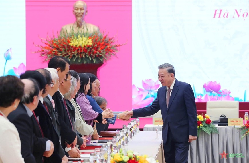 Nghệ thuật Việt vươn xa từ nền tảng tri thức ảnh 2