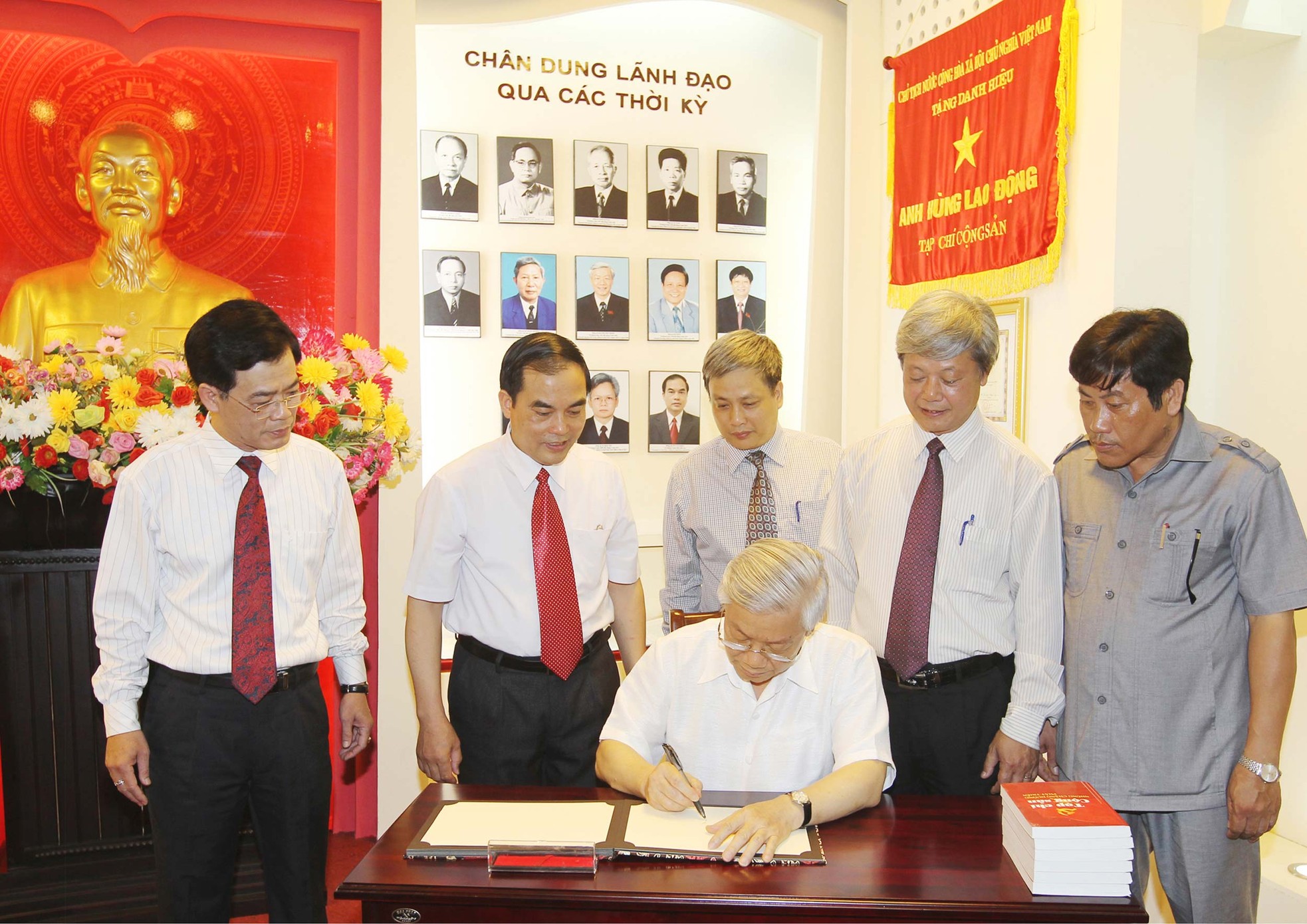 “Phong cách báo chí Nguyễn Phú Trọng rất riêng và độc đáo” ảnh 7