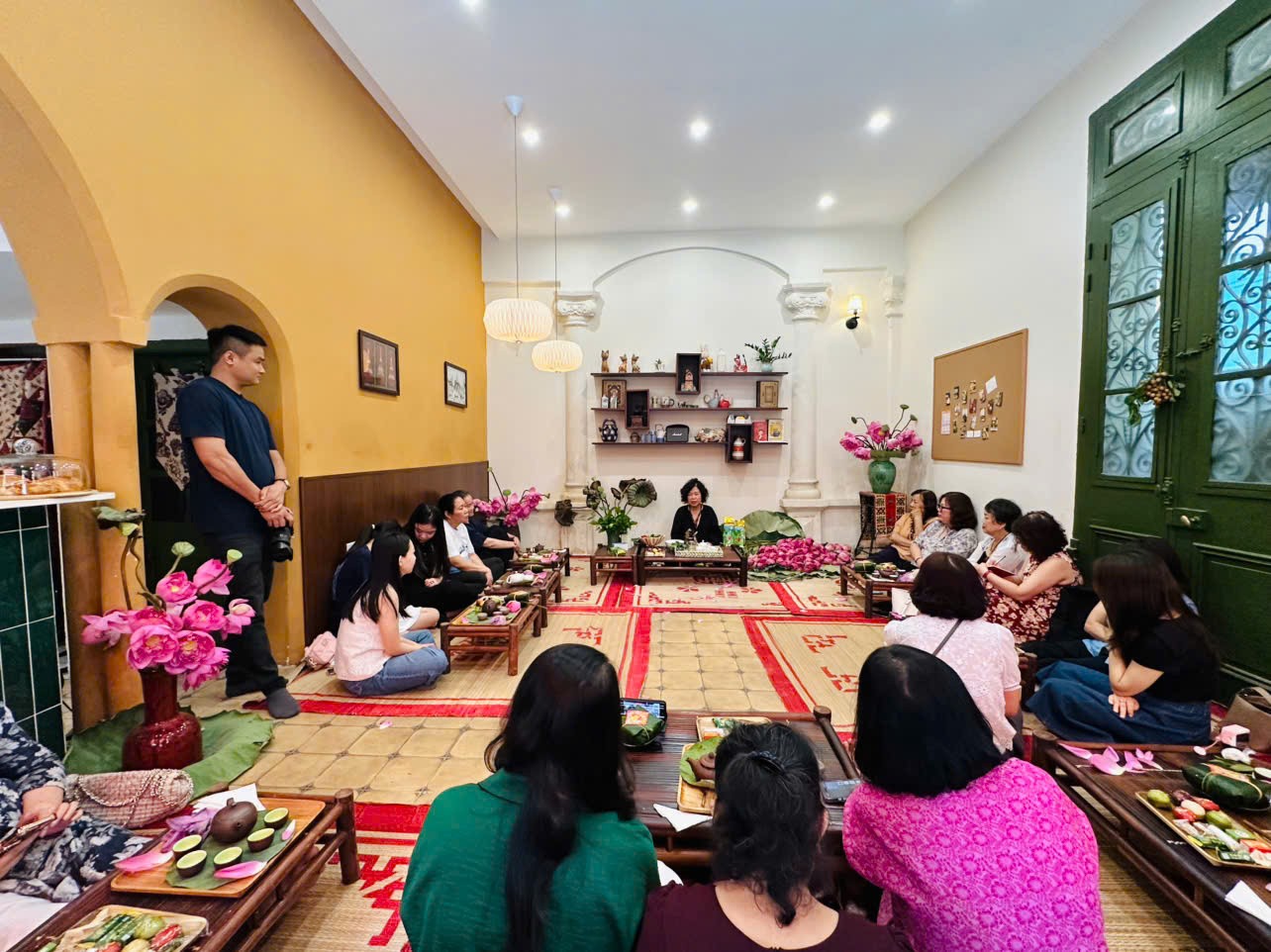 Nâng niu “bản sắc” Hà Nội trong từng chén trà sen ảnh 5