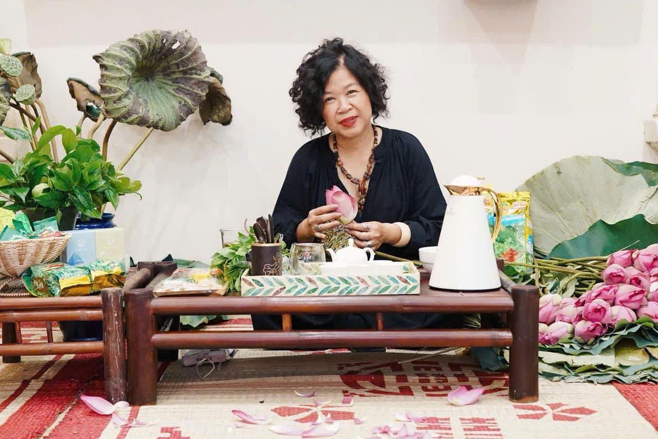 Nâng niu “bản sắc” Hà Nội trong từng chén trà sen ảnh 2