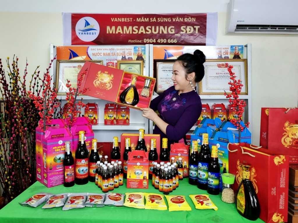 Dấu ấn của những cán bộ “thật thà nhúng tay vào việc” - Bài 3: Cùng dân nghèo đưa OCOP vươn xa ảnh 6