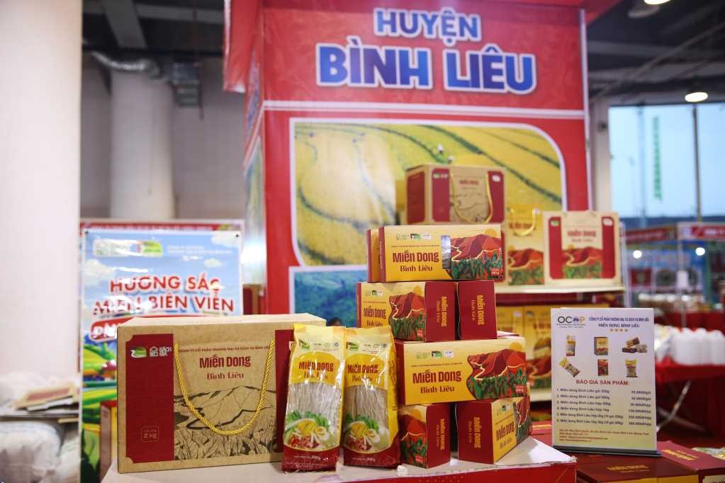 Dấu ấn của những cán bộ “thật thà nhúng tay vào việc” - Bài 3: Cùng dân nghèo đưa OCOP vươn xa ảnh 8