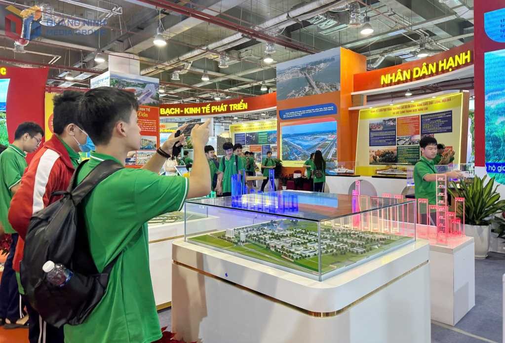 Dấu ấn của những cán bộ “thật thà nhúng tay vào việc” - Bài 4: Nắng ấm về trên những rẻo cao ảnh 9