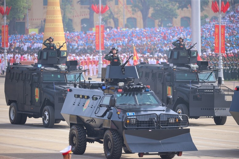 Công an nhân dân vì Đảng, vì dân ảnh 3